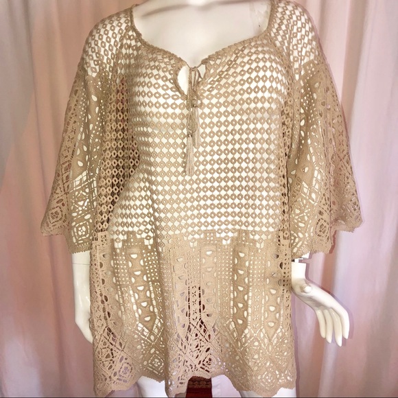 Tops - Crochet knit flowy blouse